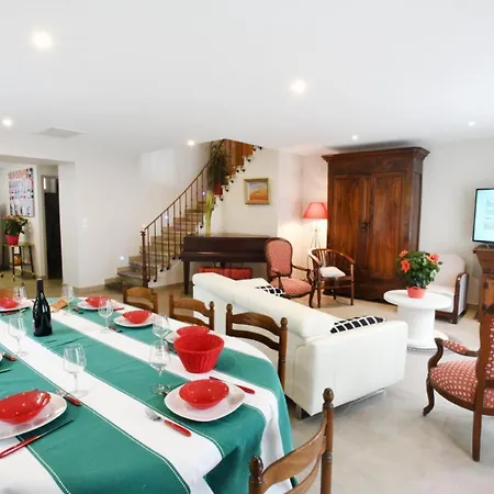 Les Colombelles Casa de Férias Sainte-Colombe-de-la-Commanderie